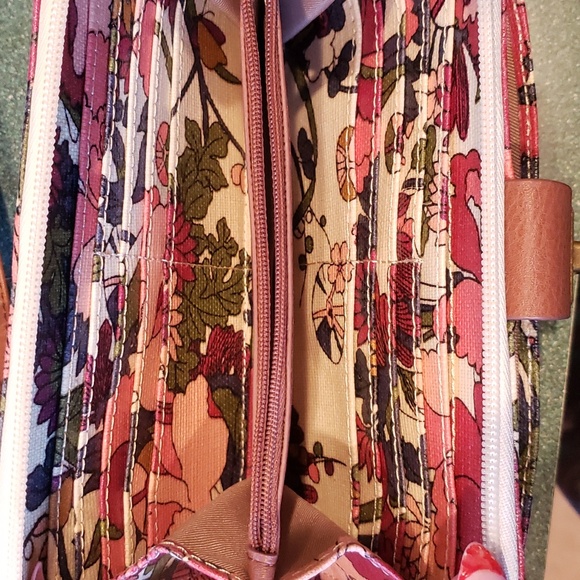 Sakroots EUC 4.5x8 crossbody floral - Picture 4 of 5